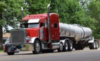 Peterbilt 379, 359 7” West Coast Curved Top Exhaust. Lincoln Chrome Exhaust. 