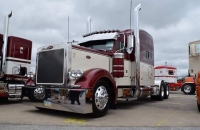 Peterbilt 379, 359 7” Short 30 Top Exhaust. Lincoln Chrome Exhaust. 